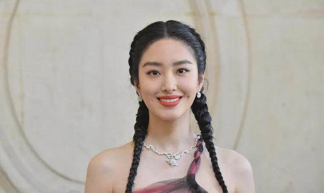 女演員學(xué)霸，演藝與智慧的璀璨融合